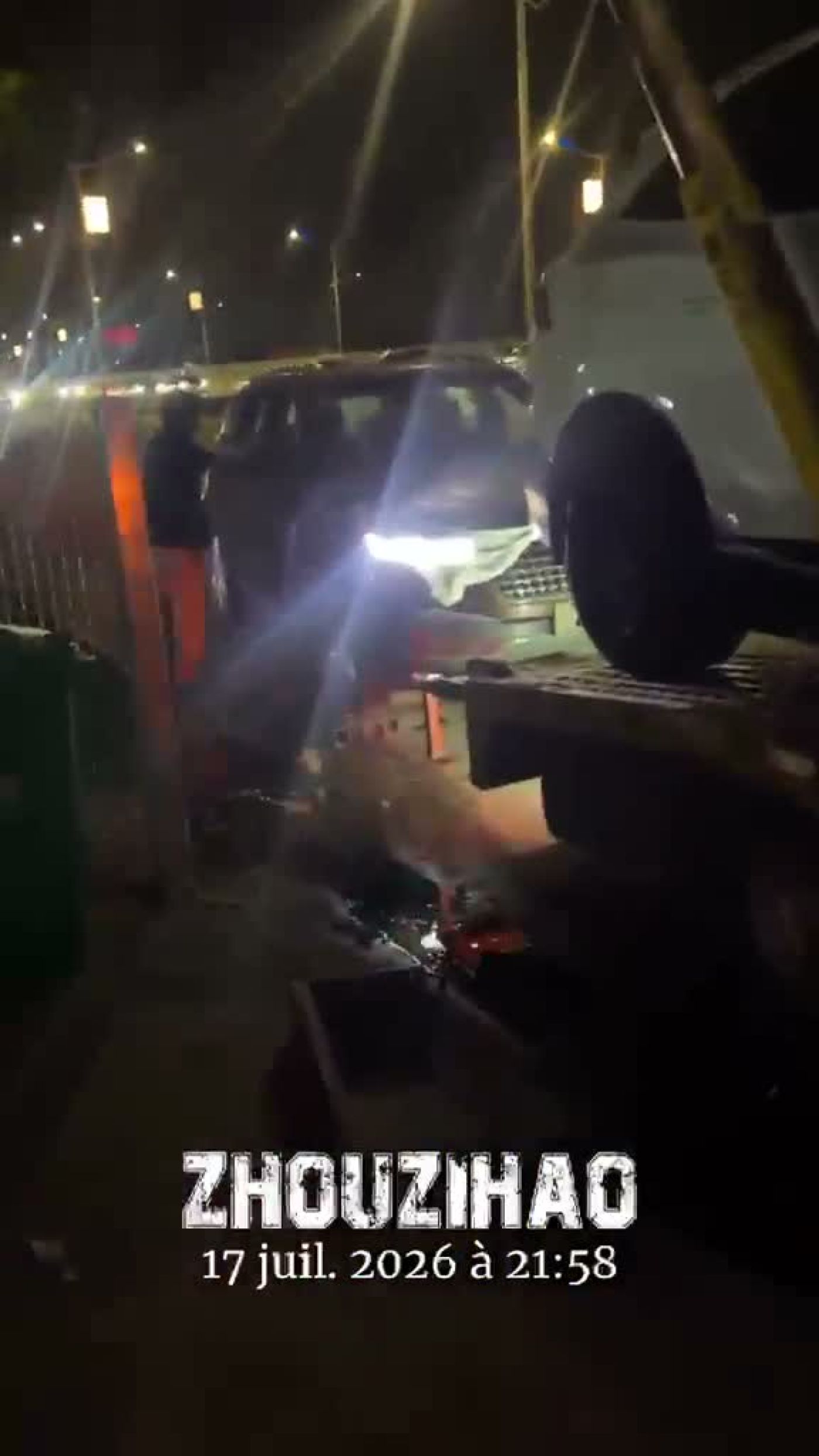 Chargement filmé de nuit